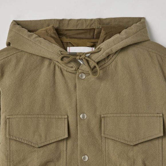 Quilted shirt jacket by BDG Adjustable hood,flapped pockets at the chest. - Picture 3 of 5